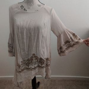 🆕 Oh Gussie Beige Asymmetric Boho floral Embroidered 3/4 Bell-sleeve blouse_Sm